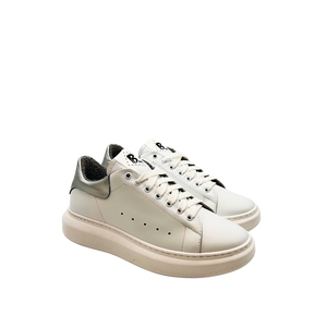 B68 Iconic White/Silver