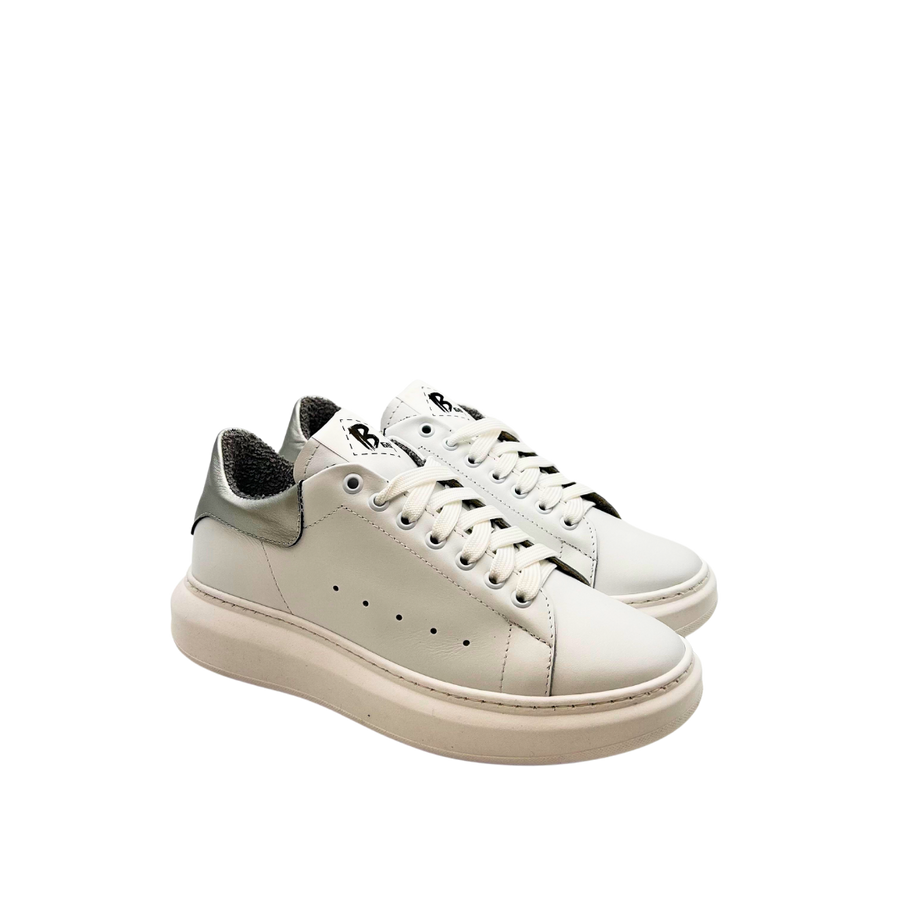 B68 Iconic White/Silver